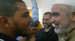 شاهد: اللحظات الأولى للشيخ رائد صلاح حراً طليقاً